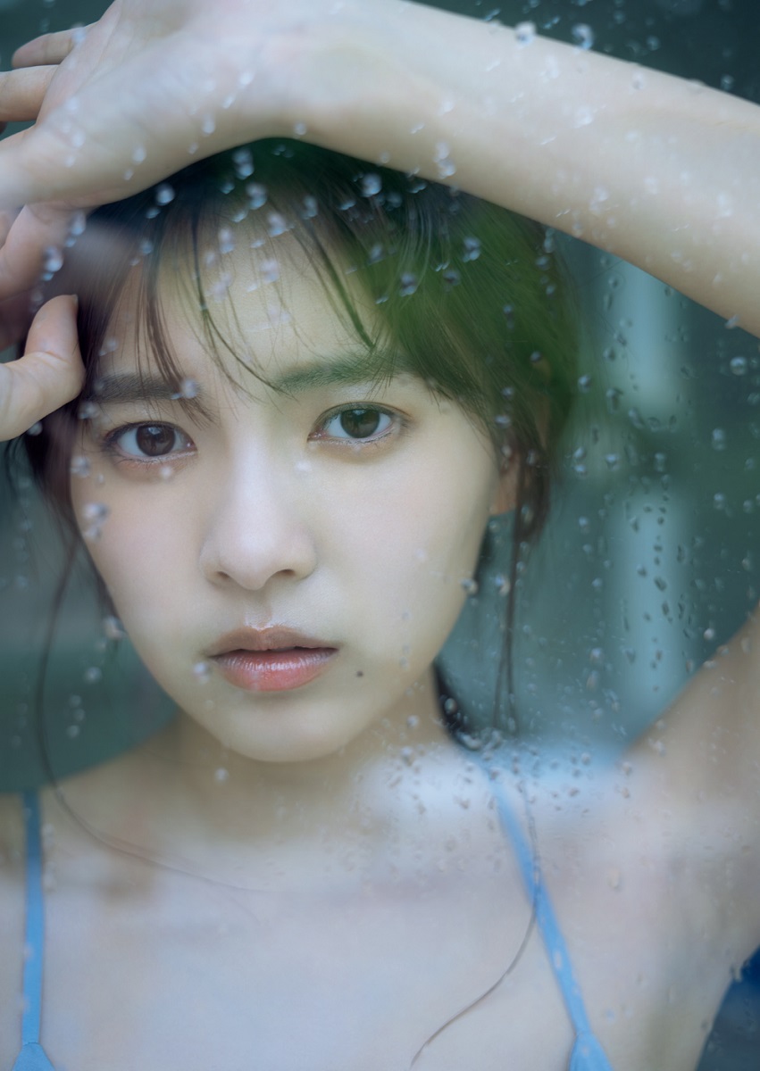 【画像・写真】えなこ コスプレ脱ぎ捨て純白ランジェリー姿を大胆披露