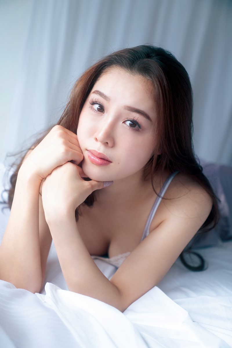 【画像・写真】元SKE48の石田安奈 ランジェリー&ガーターベルトで大人の色気を完全開放