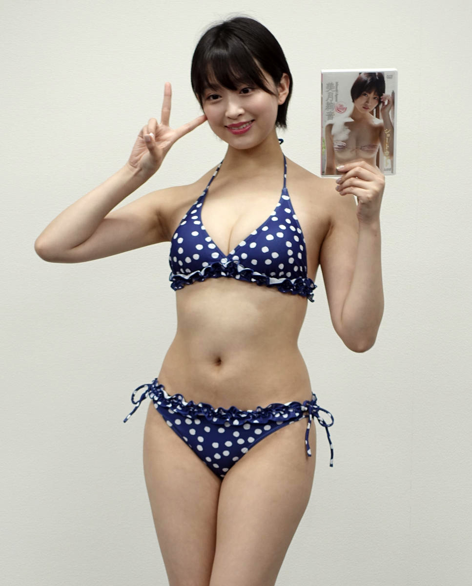 【画像・写真】ショートカット美女・美月絢音がモジモジ「ぱっと見だと着ていないみたいな…」