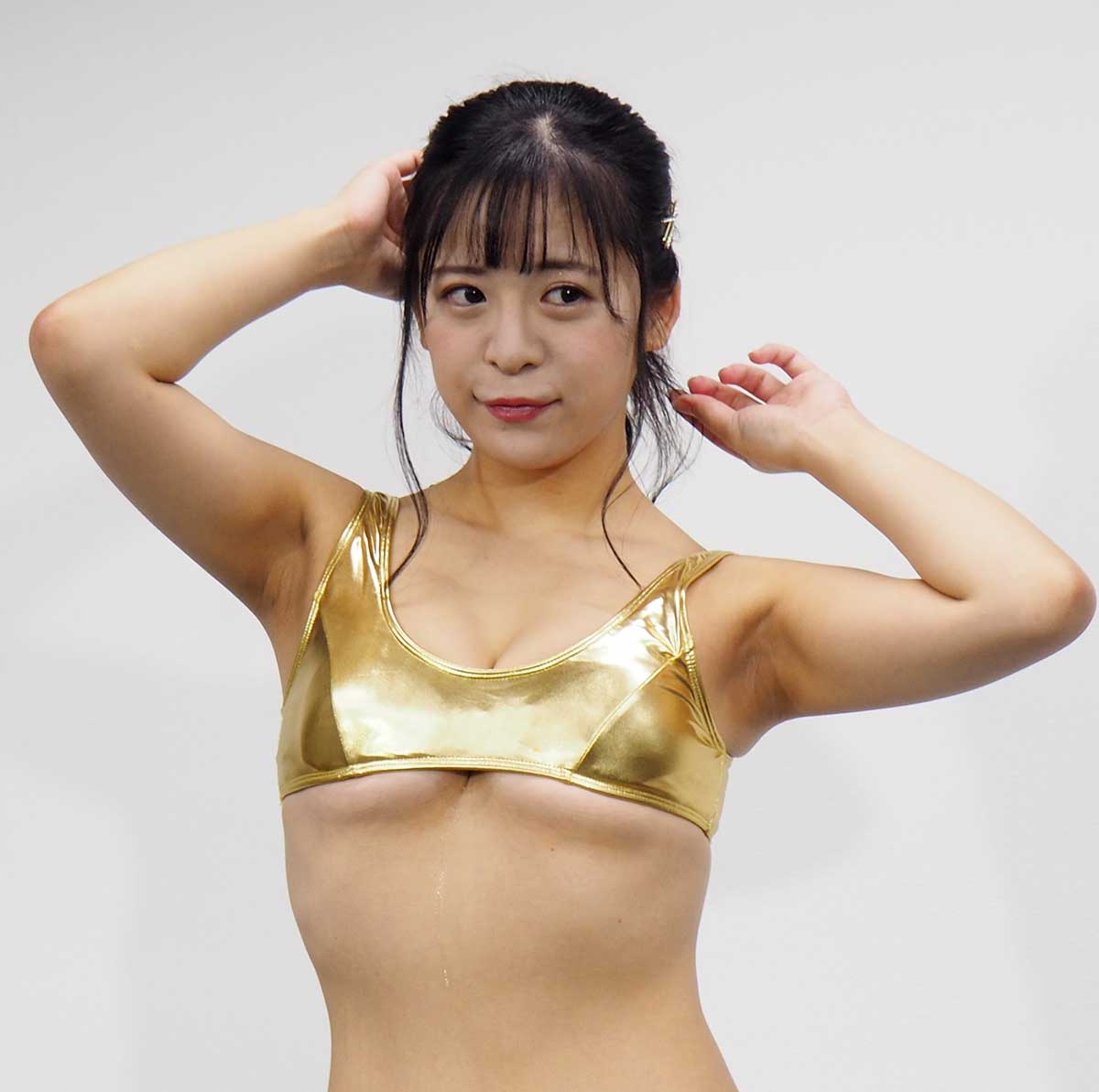 【画像・写真】下乳プルン!松田つかさ ゴージャス金メダル風水着で抜群スタイル披露