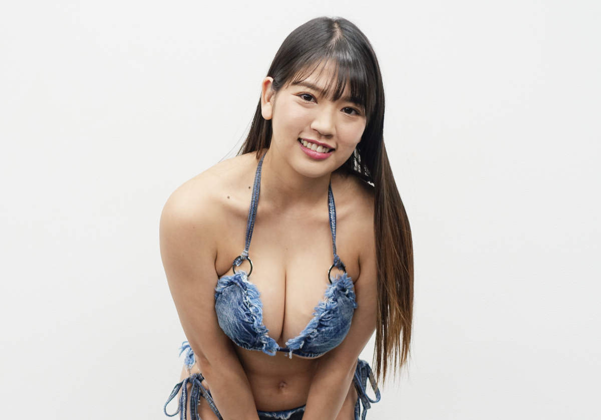 【画像・写真】ド迫力“加賀百万石バスト”藤乃あおい　待望の初トレカで「一生分のキスをしました」