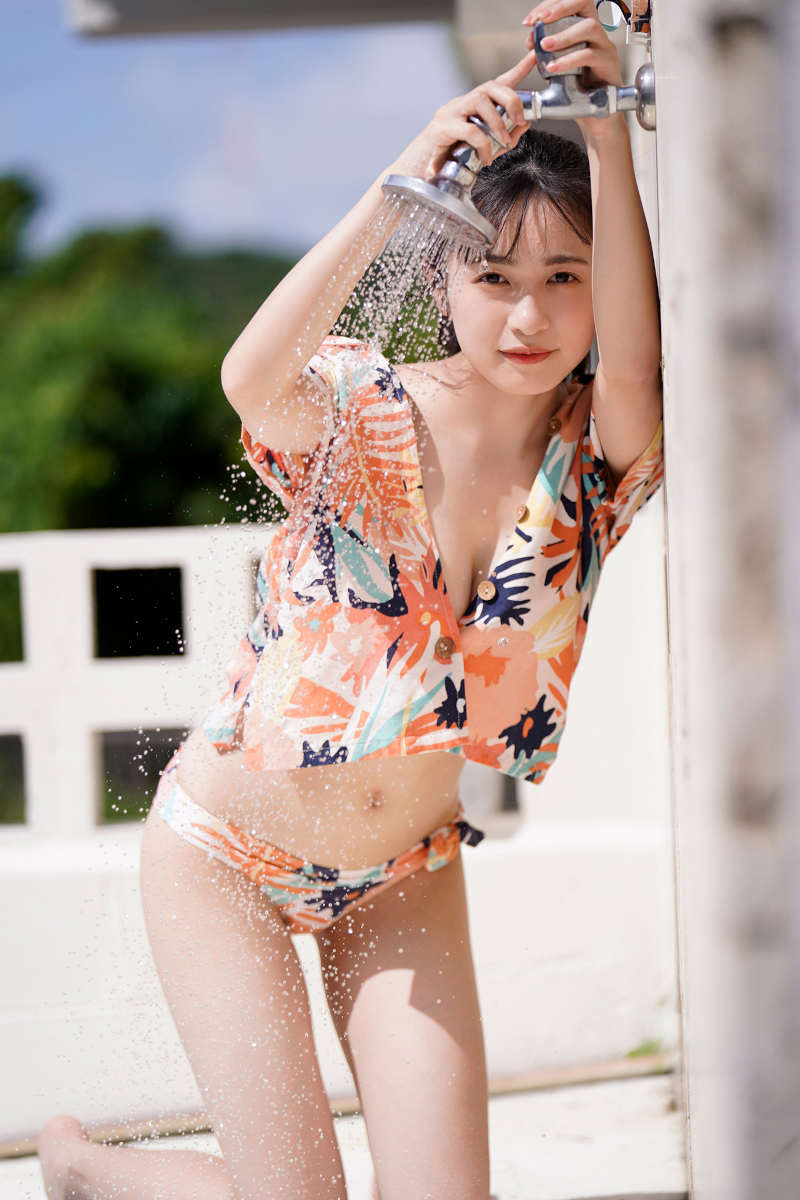 【画像・写真】「グラビア界の希望」は16歳の現役JK!南みゆかがヤンマガ初表紙で規格外ボディー披露