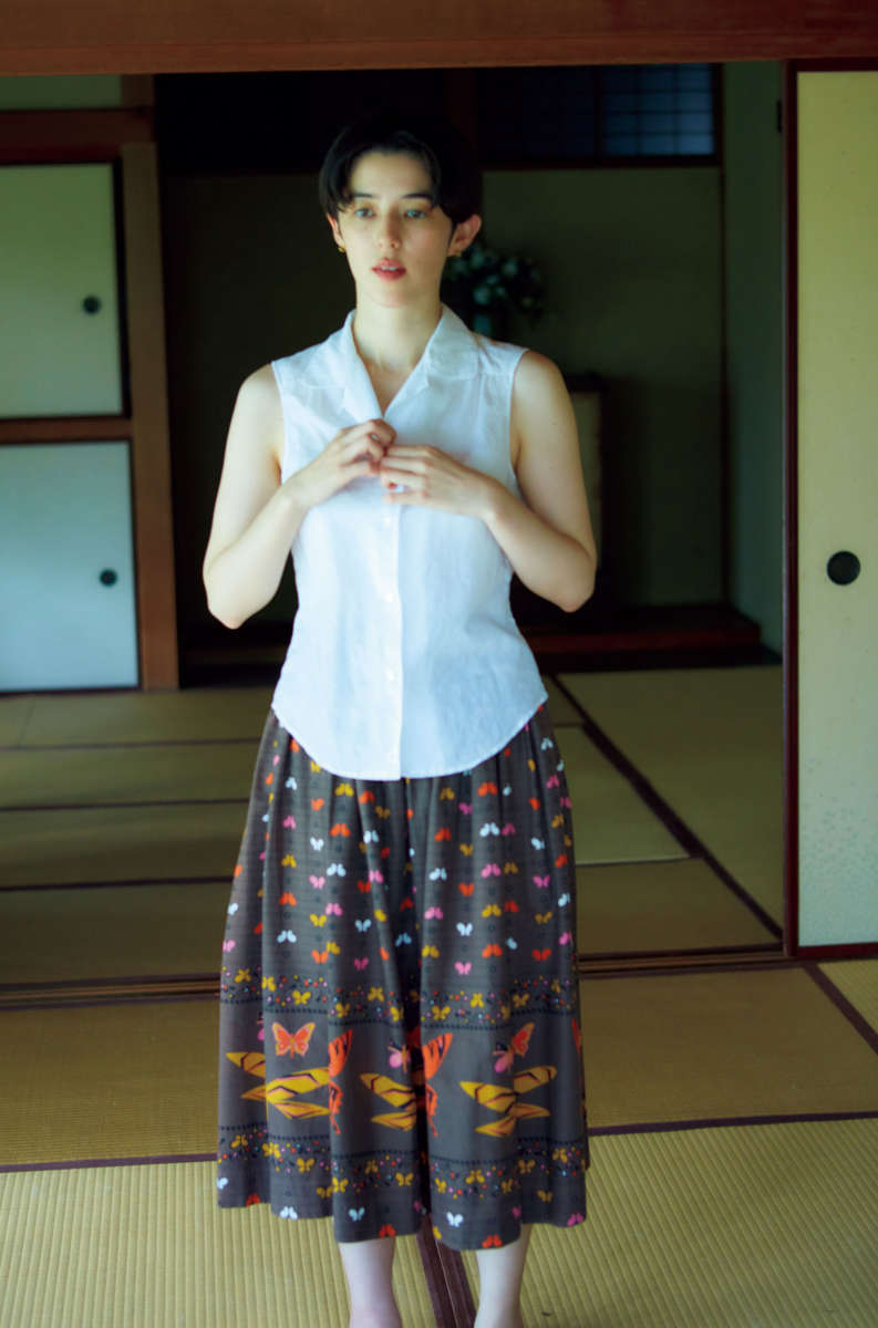 【画像・写真】鈴木ふみ奈が髪をバッサリ!大人の色気漂うショートヘアーで圧巻美ボディー披露