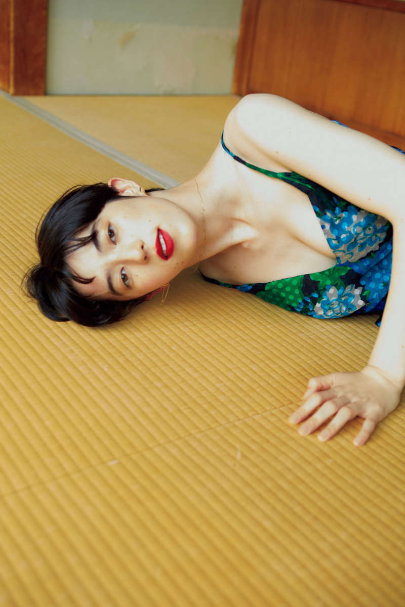 【画像・写真】鈴木ふみ奈が髪をバッサリ!大人の色気漂うショートヘアーで圧巻美ボディー披露