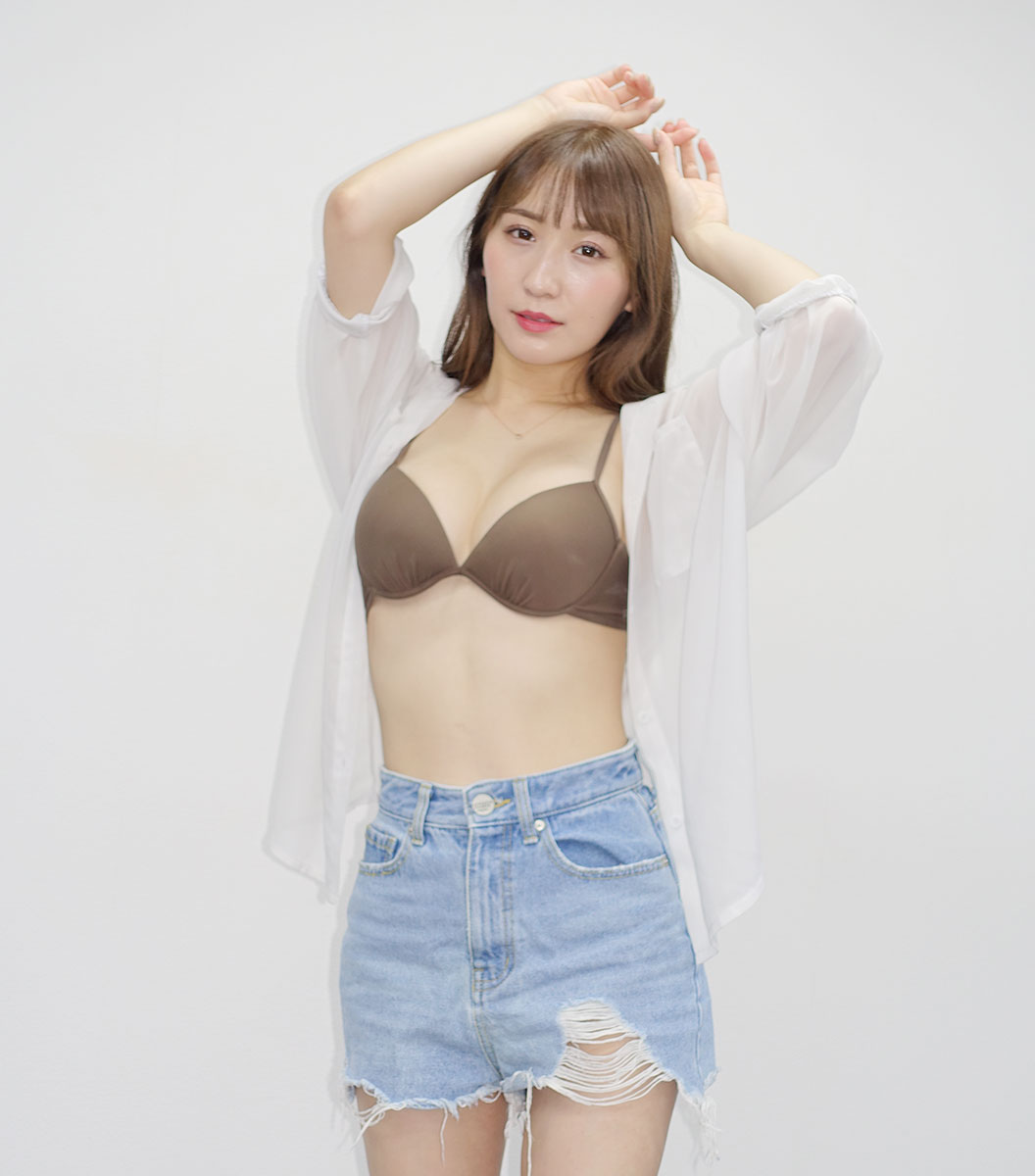 【画像・写真】かわいすぎるビールの売り子・伊藤愛真 生キスカードに苦戦「口が取れそうだった」
