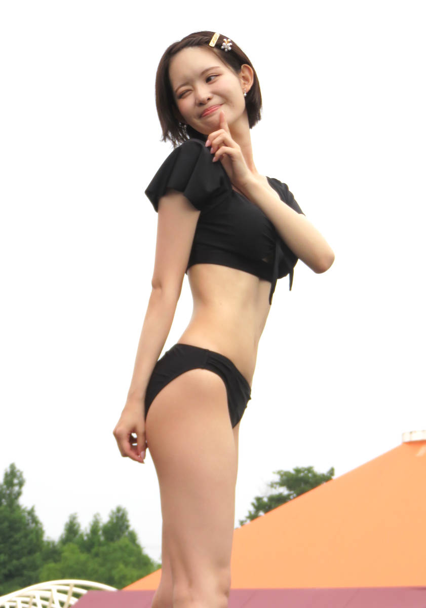 【画像・写真】キュートな笑顔にメロメロ!山本栞 初の水着ランウェーは「テンション上がって割とノリノリでやっちゃった」