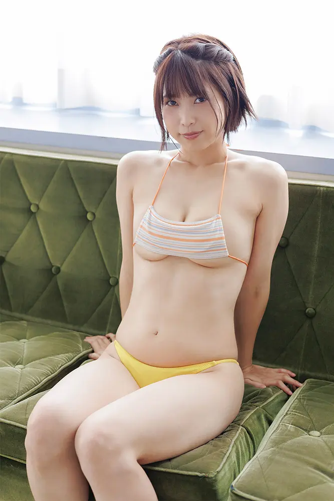 【画像・写真】ベンチプレス元世界王者・くぼみちゃん 予想を裏切る妖艶メガネOL役で興奮度を上げまくる