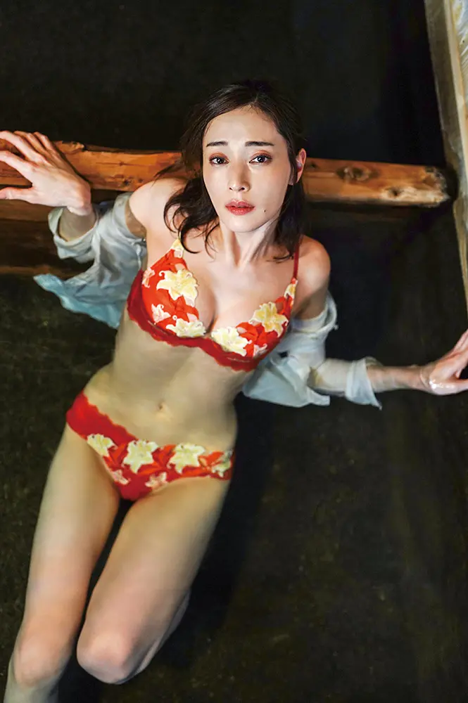 【画像・写真】スレンダーS級美女・池田夏希 秘めたるエロスがあふれ出す