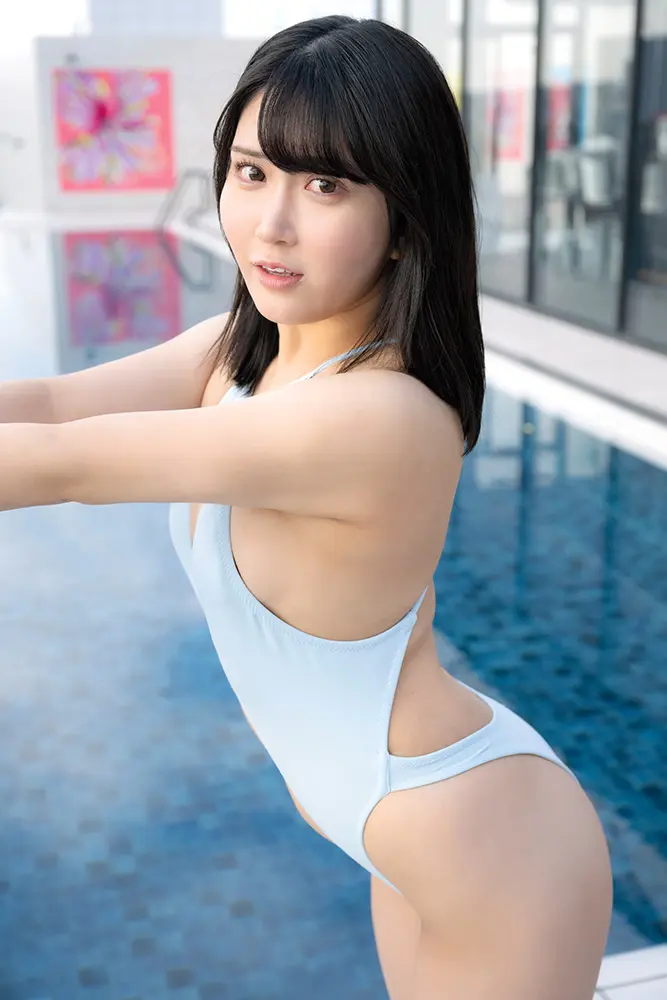 【画像・写真】奇跡の白肌マシュマロボディーを大放出!もものすけ 豊満G乳を大胆露出“デビュー ”