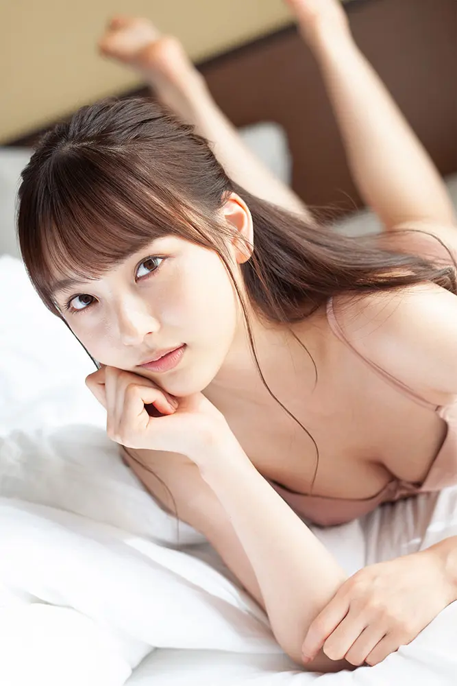 『SPA!デジタル写真集 ミスSPA!2022　中村みずき「イノセンスな高身長美女」』（撮影：山口京和 ／ ヘアメイク：ムロゾノケイト　栂野彩香 ／ スタイリング／春原愛子）
