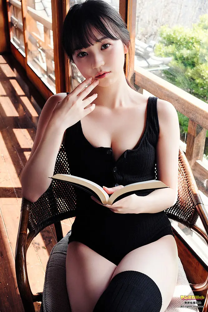 【画像・写真】新たな魅力が溢れ出まくり♡藤本沙羅 刺激的ニーハイで太ももあらわの極上ショット公開