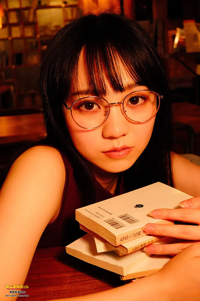 【画像・写真】新たな魅力が溢れ出まくり♡藤本沙羅 刺激的ニーハイで太ももあらわの極上ショット公開