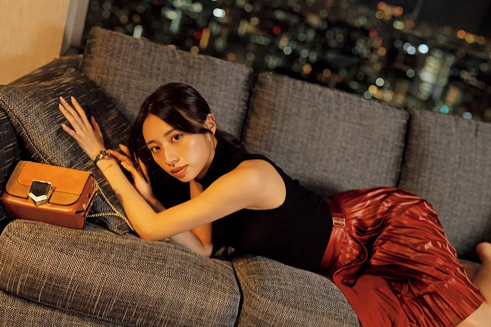 【画像・写真】バーレスク東京・神山みれい　セクシーランジェリー姿で過激＆妖艶にグイグイ迫る