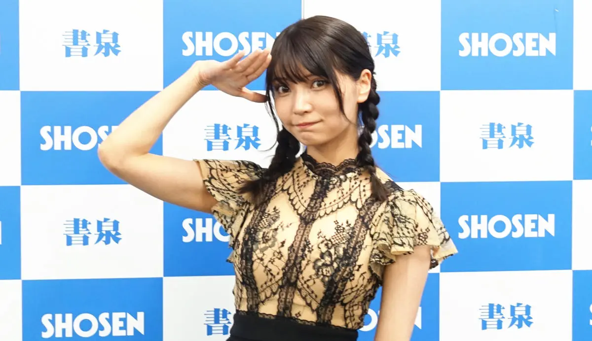 【画像・写真】“SNSの女王” 似鳥沙也加 キュート&セクシーな初カレンダーに自信「お値段以上、似鳥です」