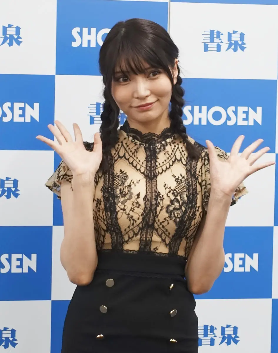【画像・写真】“SNSの女王” 似鳥沙也加 キュート&セクシーな初カレンダーに自信「お値段以上、似鳥です」