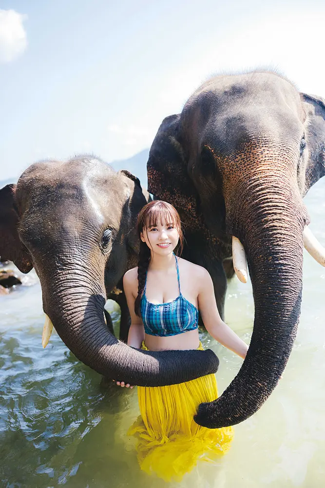 【画像・写真】NMB48本郷柚巴 “卒業記念写真集”の表紙を初公開♡シーツにくるまり豊満バストを大胆披露
