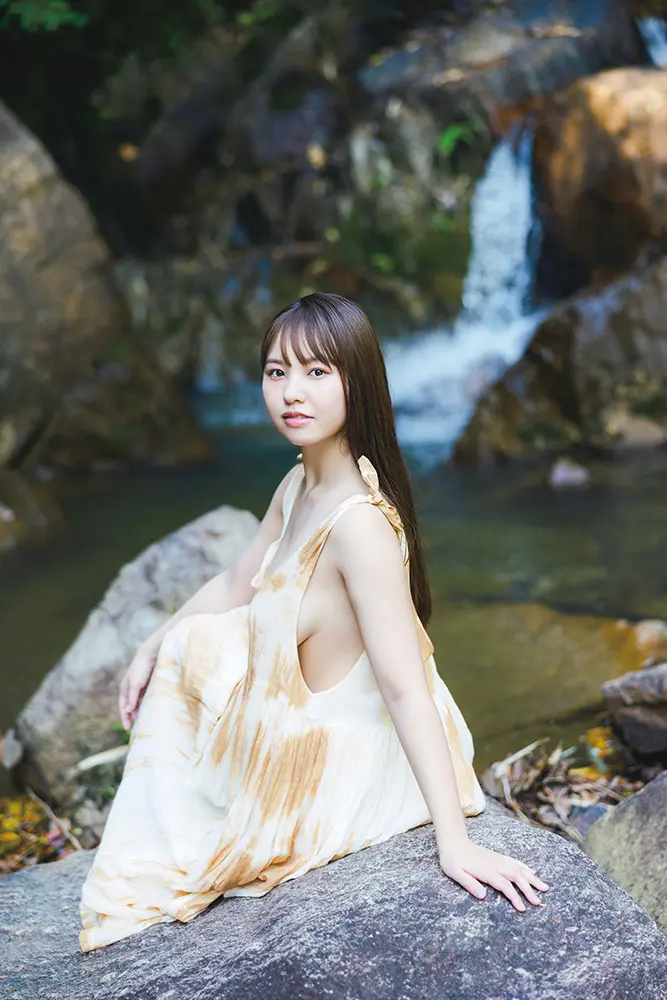 【画像・写真】NMB48本郷柚巴 “卒業記念写真集”の表紙を初公開♡シーツにくるまり豊満バストを大胆披露