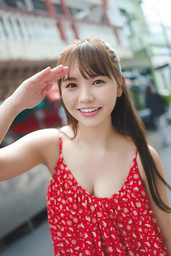 【画像・写真】NMB48本郷柚巴 “卒業記念写真集”の表紙を初公開♡シーツにくるまり豊満バストを大胆披露