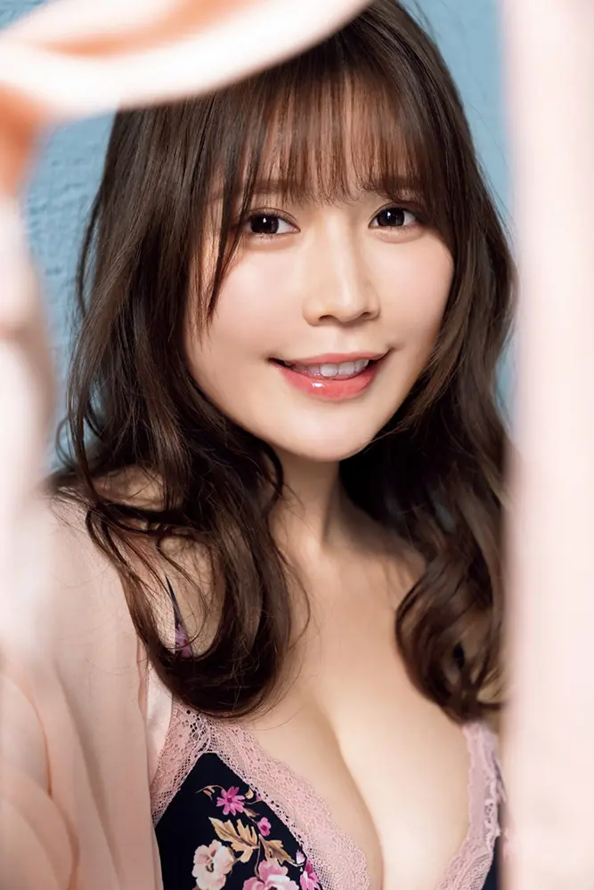 【画像・写真】えちえちキュートを大放出♡小日向ゆか　ふんわり美巨乳をグイッ
