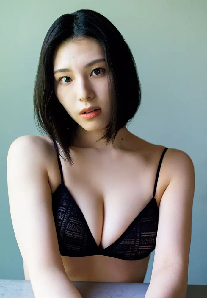 【画像・写真】スレンダーボディー・足立梨花 洗練されたオトナの色気を発散