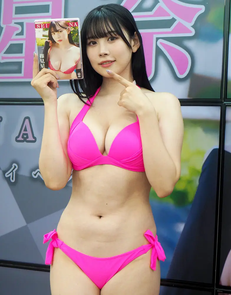 【画像・写真】ピンクビキニから溢れる豊満バスト♡篠見星奈 おすすめコスプレに「バニーは初めて」