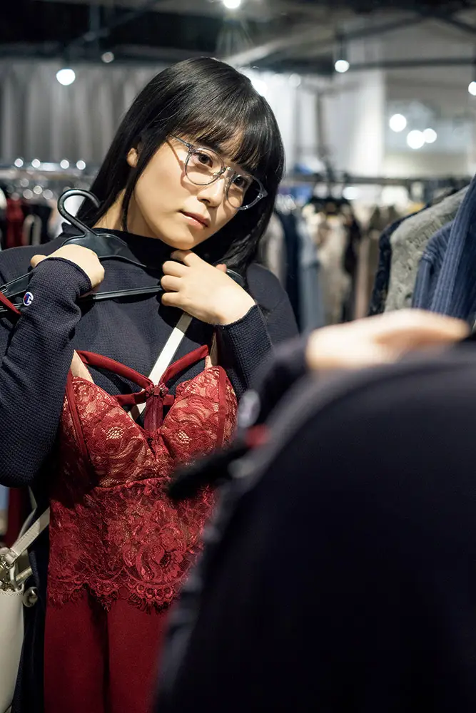 【画像・写真】地味め巨乳女子が妖艶に変身！東雲うみ 肉感ボディーで刺激的に誘惑