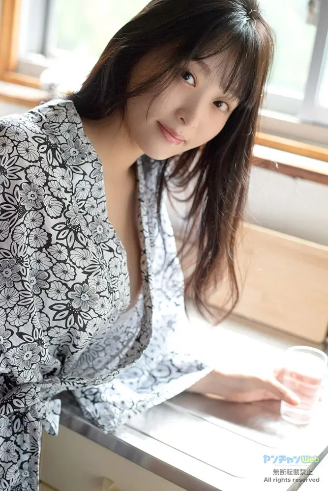 【画像・写真】過激露出で人気沸騰中！美月絢音　和装から豊満バストをチラリ♡