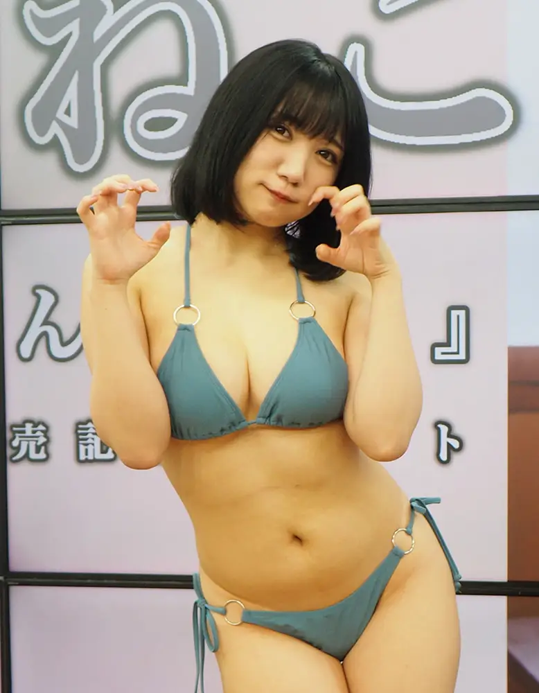 【画像・写真】ＤＶＤの発売記念イベントに登場したぺろねこ
