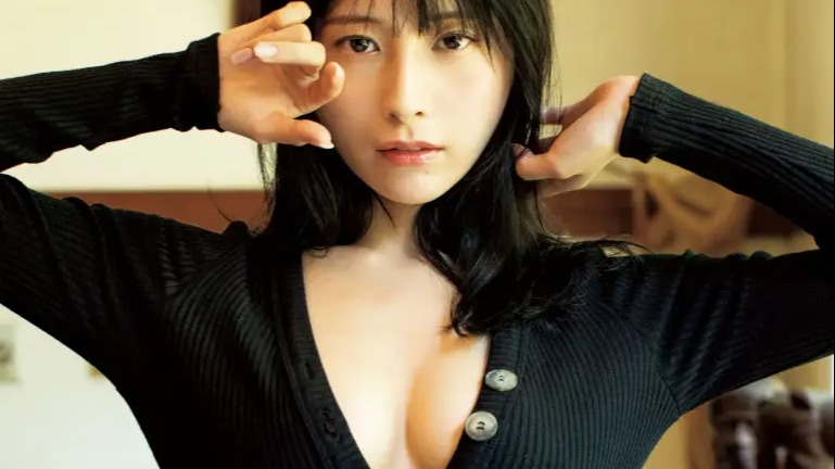 【画像・写真】最強美形カリスマ降臨!汐見まとい 超ハイスペ女子がふんわり美バストで魅了
