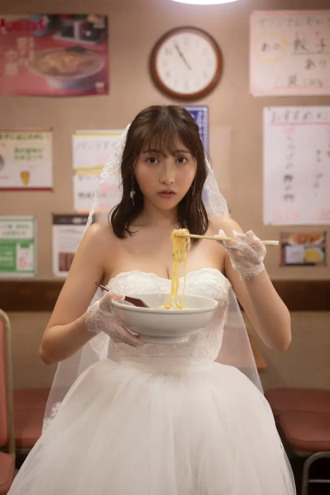 【画像・写真】“令和最強のメリハリボディ” 辻りりさ 初写真集はキレッキレ腹筋が推し「肉感すごく好き」