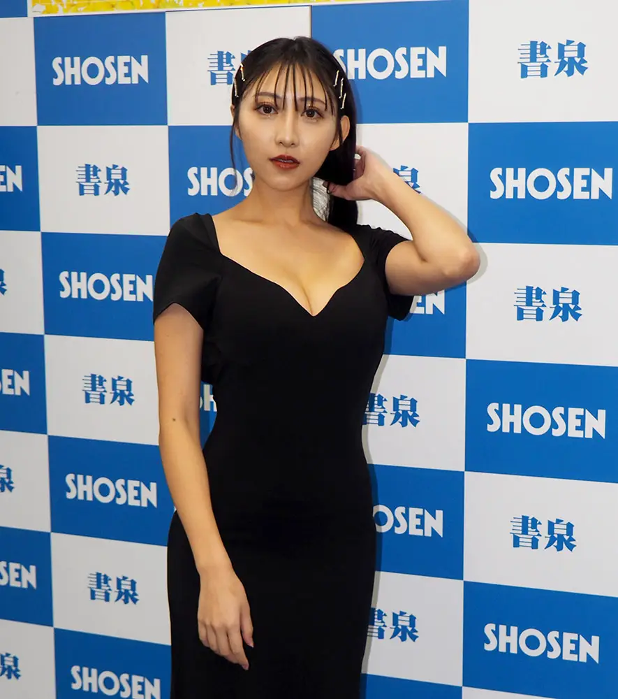 【画像・写真】“令和最強のメリハリボディ” 辻りりさ 初写真集はキレッキレ腹筋が推し「肉感すごく好き」