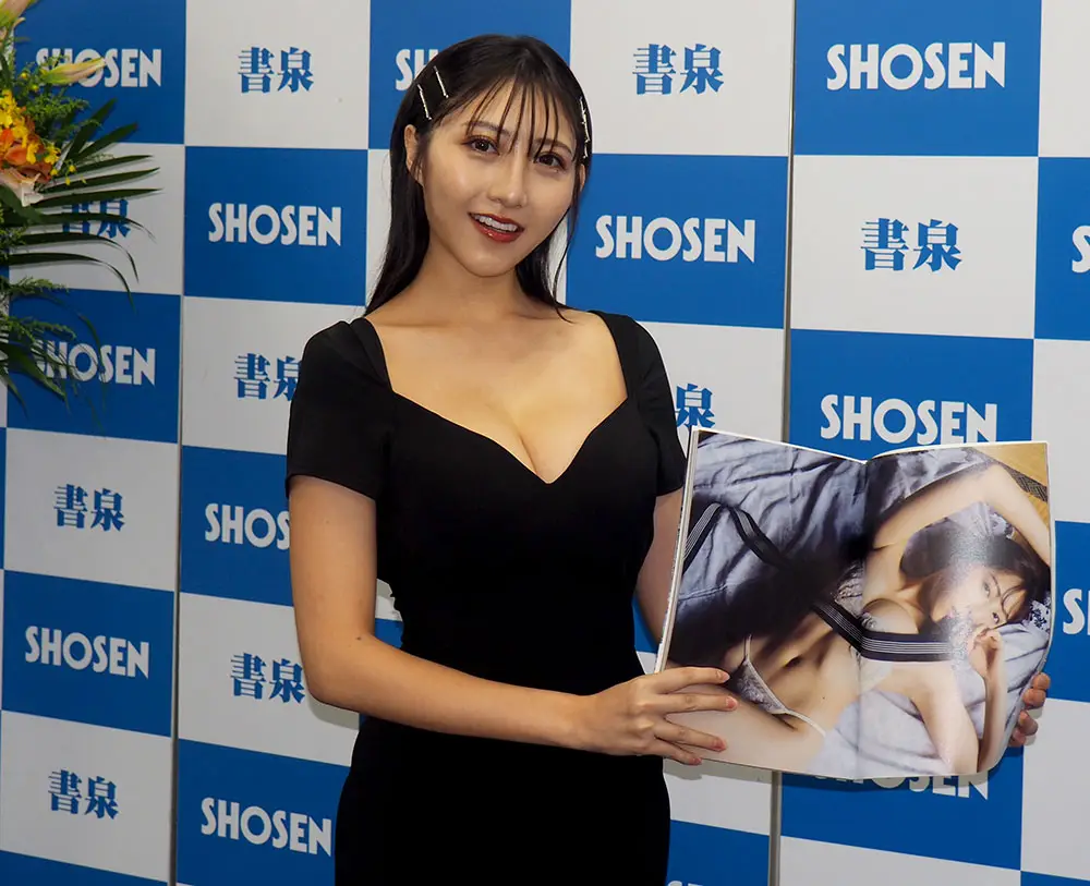 【画像・写真】“令和最強のメリハリボディ” 辻りりさ 初写真集はキレッキレ腹筋が推し「肉感すごく好き」