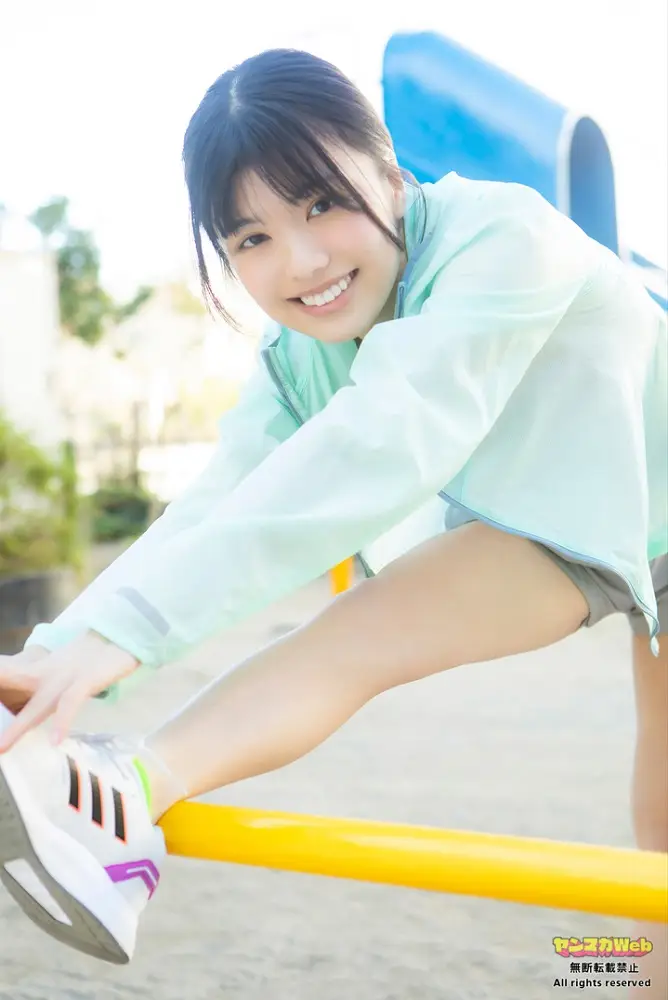 【画像・写真】18歳の清楚系スレンダーボディー・松田実桜　バストの谷間に魅了される爽やかビキニ露出