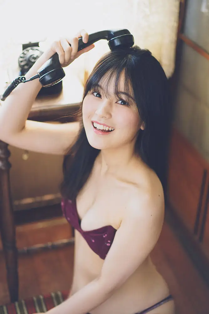 【画像・写真】HKT卒業後初グラビア♡田中美久 Tシャツまくり上げ豊満バストを強調