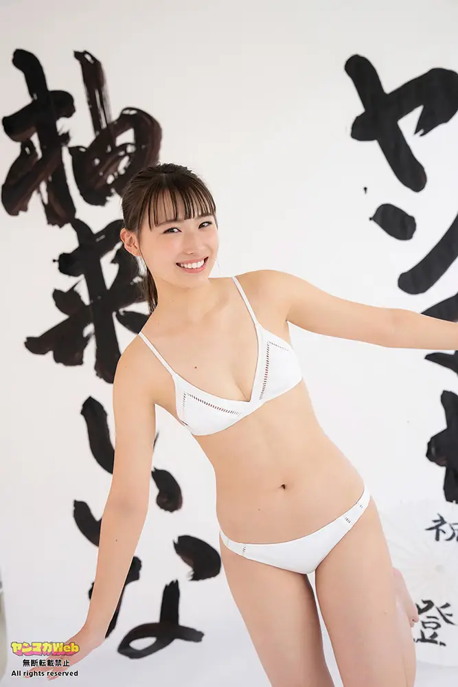 【画像・写真】書道“マスター”の芸術ボディー・柚来しいな 透き通るような美白肌を披露
