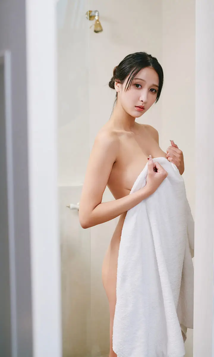 【画像・写真】“満を持して”登場!爆美乳ルーキー・榎原依那 衝撃のダイナミックボディーを完全開放