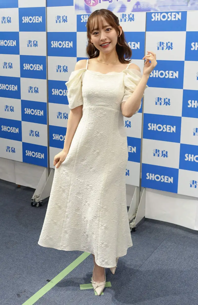 【画像・写真】“顔面最強グラドル”高崎かなみ 初トレカ発売に喜び 好みの衣装は「露出度高いメイドさん♡」