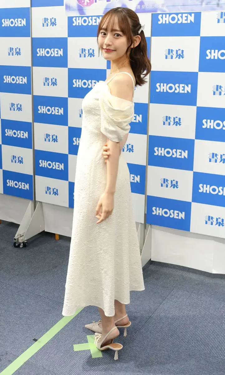 【画像・写真】“顔面最強グラドル”高崎かなみ 初トレカ発売に喜び 好みの衣装は「露出度高いメイドさん♡」