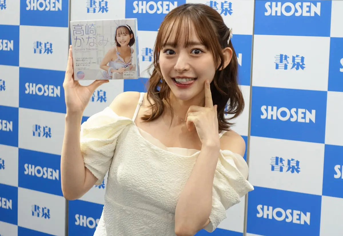 【画像・写真】“顔面最強グラドル”高崎かなみ 初トレカ発売に喜び 好みの衣装は「露出度高いメイドさん♡」
