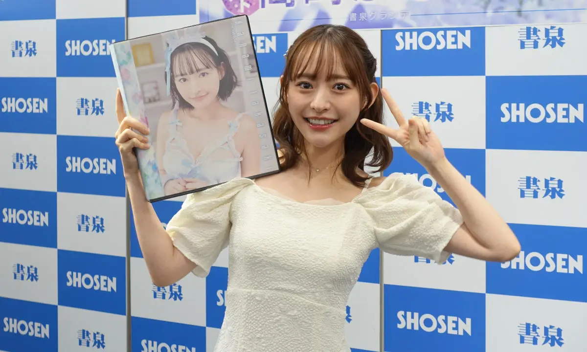 【画像・写真】“顔面最強グラドル”高崎かなみ 初トレカ発売に喜び 好みの衣装は「露出度高いメイドさん♡」