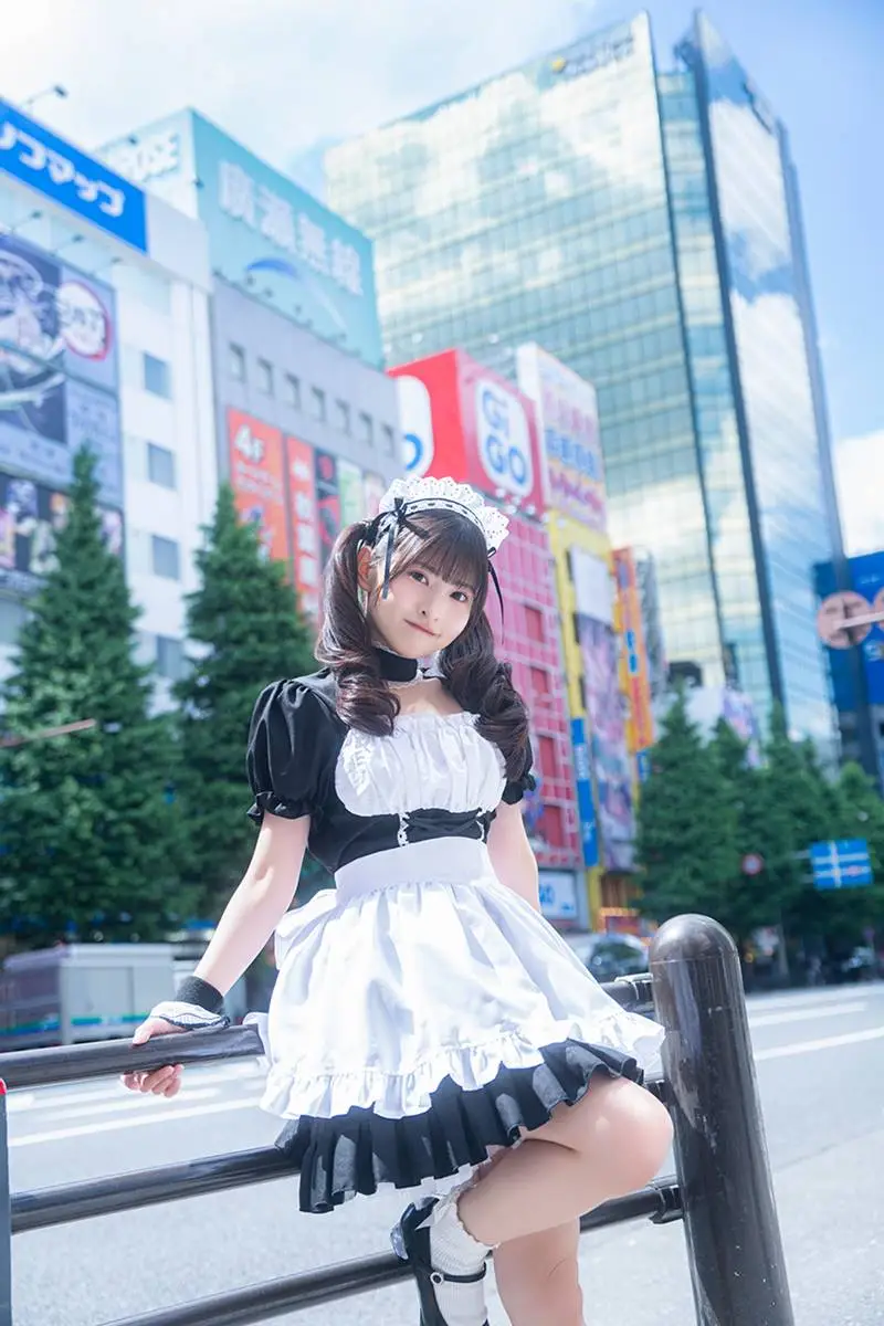【画像・写真】ビキニから谷間のぞく四つん這い♡〝メイド〟の小鳥遊るいと楽しむ京都旅行