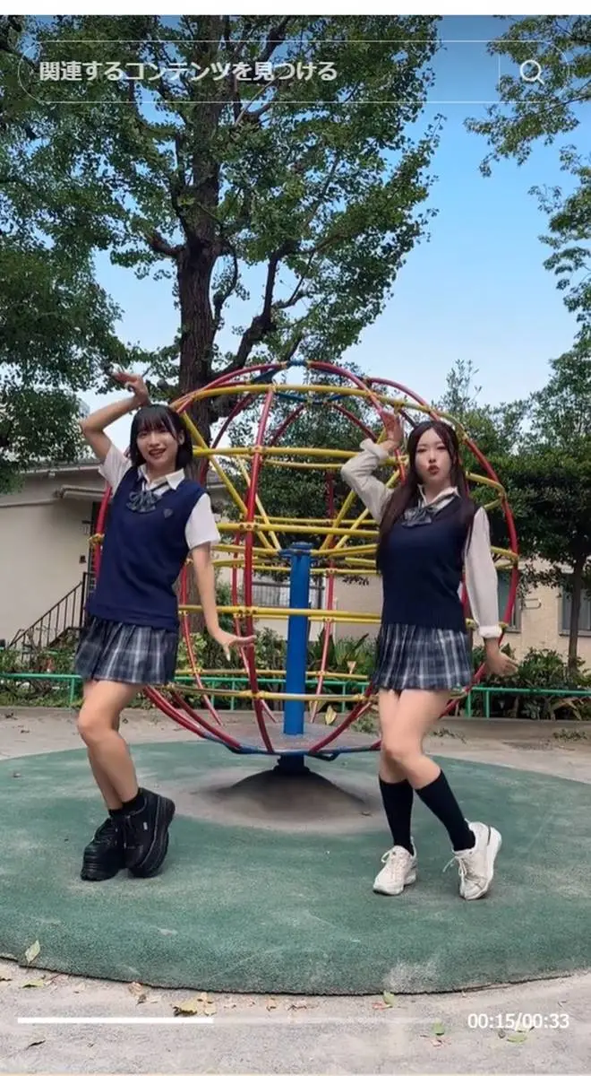 【画像・写真】【画像・写真7枚目】ダチョウダンスを踊るRiNCENT#の琴吹ゆずと雪乃かりん（右）（TikTokのRiNCENT#公式アカウントから）
