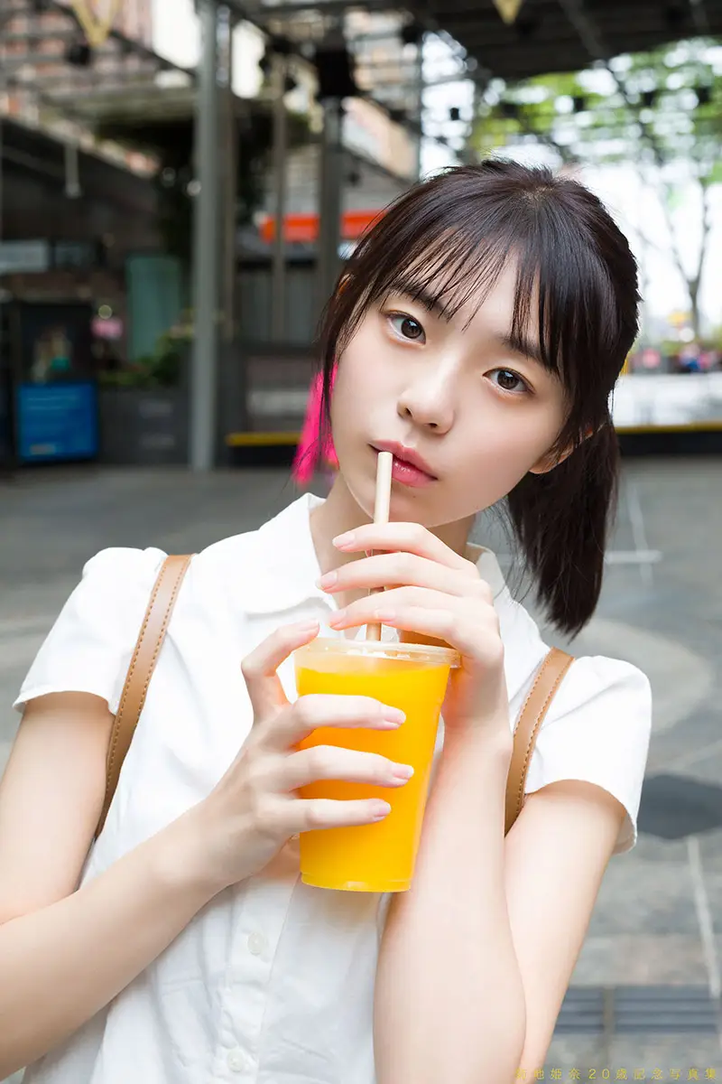 【画像・写真】触れたらぷるん！っと弾けそうな神ヒップ♡“令和の完売クイーン” 菊地姫奈 20歳記念写真集で魅せる大胆ノーブラショット