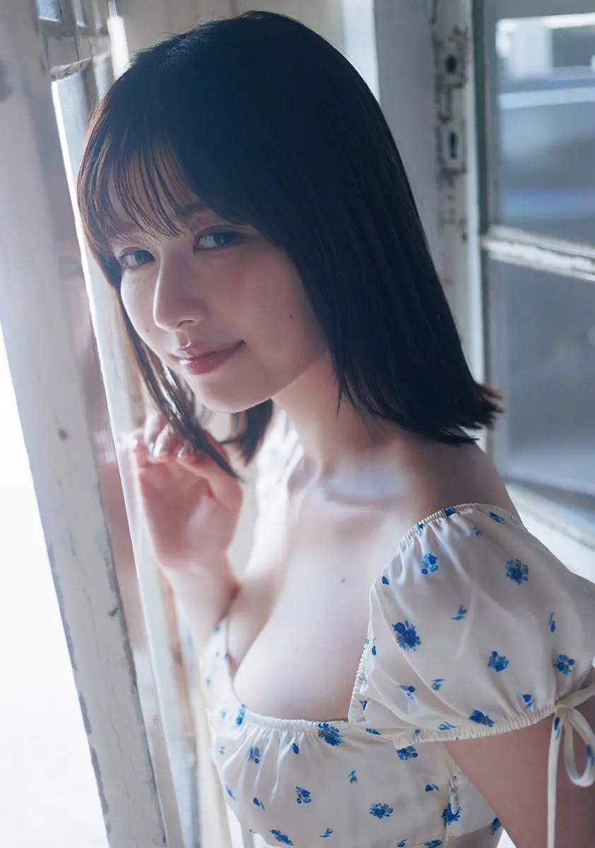 【画像・写真】妖艶ポーズで太ももあらわに♡冴木柚葉 ガーリーな魅力全開に美ボディー大胆披露