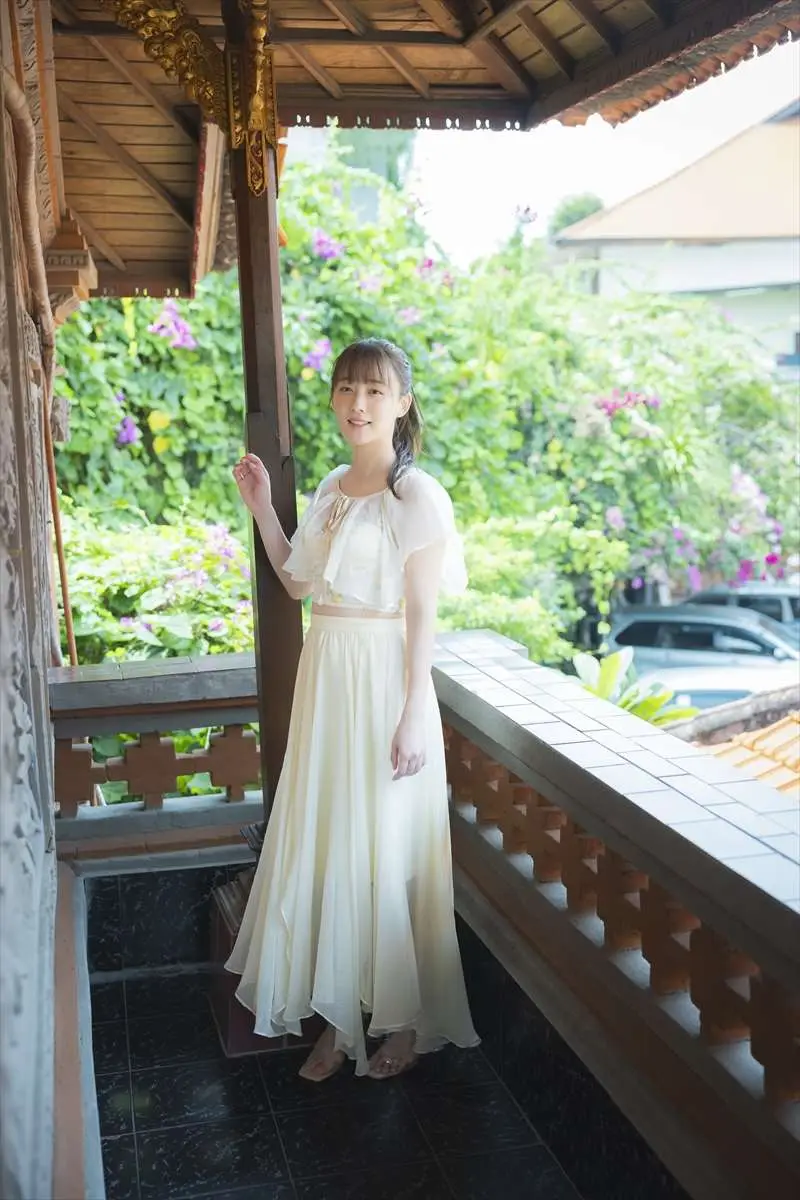 【画像・写真】肌に張りつく真紅のレース下着…♡鎌田菜月 初写真集で見せた赤の衝撃