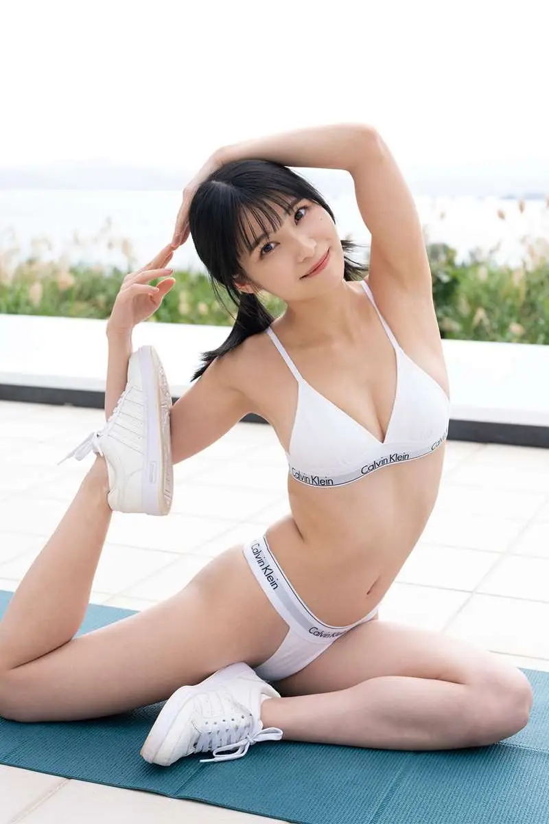 【画像・写真】【画像・写真5枚目】鋭角に食い込む黒パンティー♡三田のえが許した“僕だけ”の瞬間