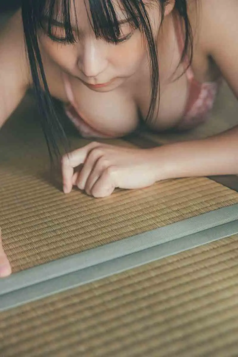 【画像・写真】【画像・写真4枚目】“ふつう”のオンナの最高到達点♡アンゴラ村長　艶やか黒ビキニが生々しい（撮影：東京祐、発売：講談社）