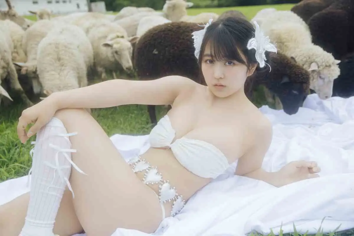 【画像・写真】【画像・写真2枚目】福井梨莉華。「BLT MONSTER Round 5」（東京ニュース通信社刊） 撮影／横山マサト
