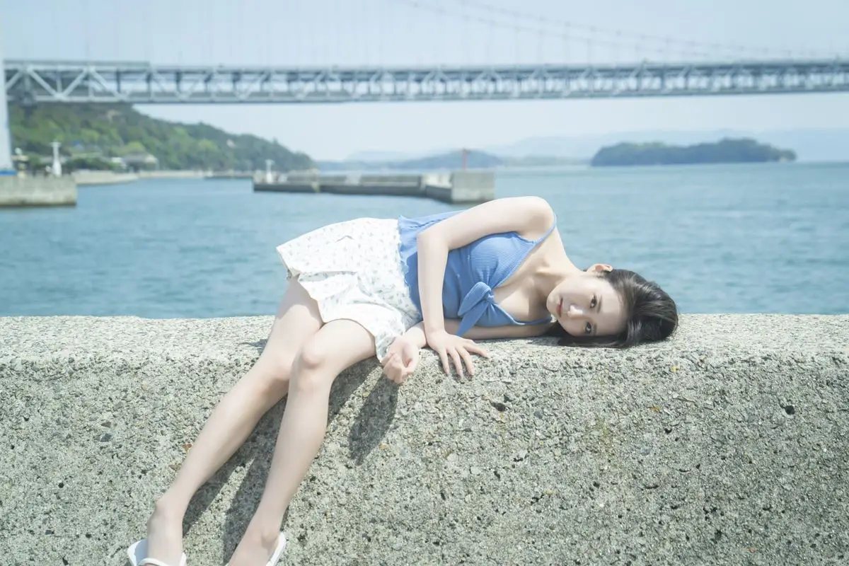 【画像・写真】【画像・写真4枚目】胸いっパイの幸せ♡STＵ48内海里音 白いシーツに包まれた限界ショット（撮影：佐藤佑一、発行：KADOKAWA）