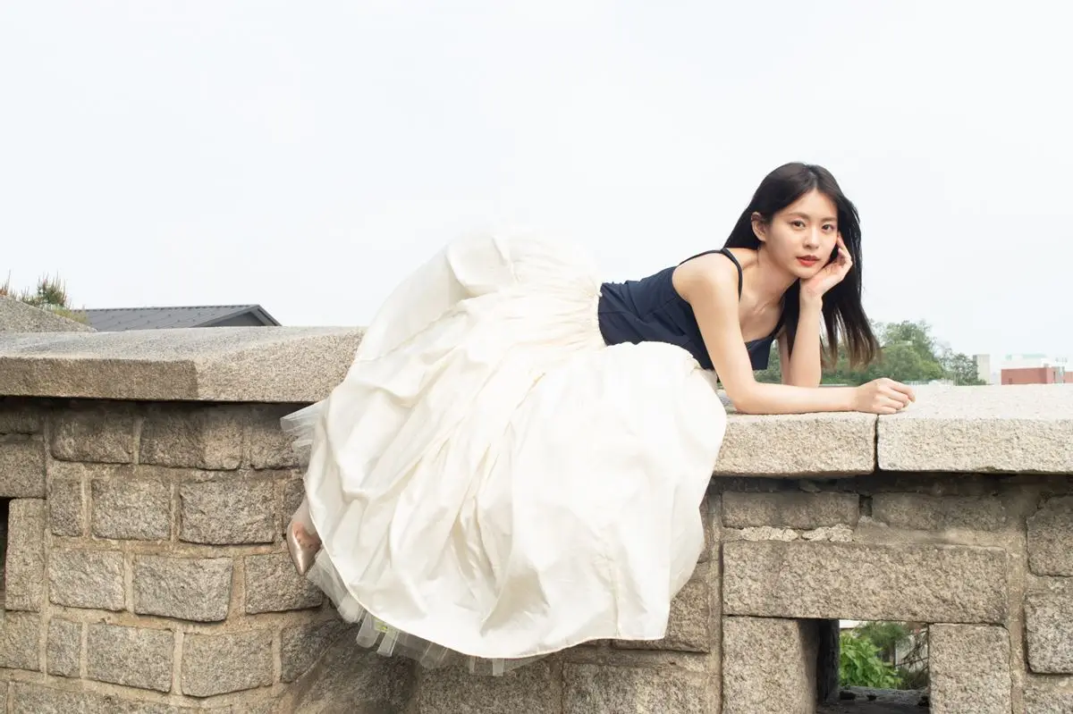【画像・写真】一瞬のきらめきに放つ魅力♡永瀬莉子　大胆うつぶせ素肌ショット
